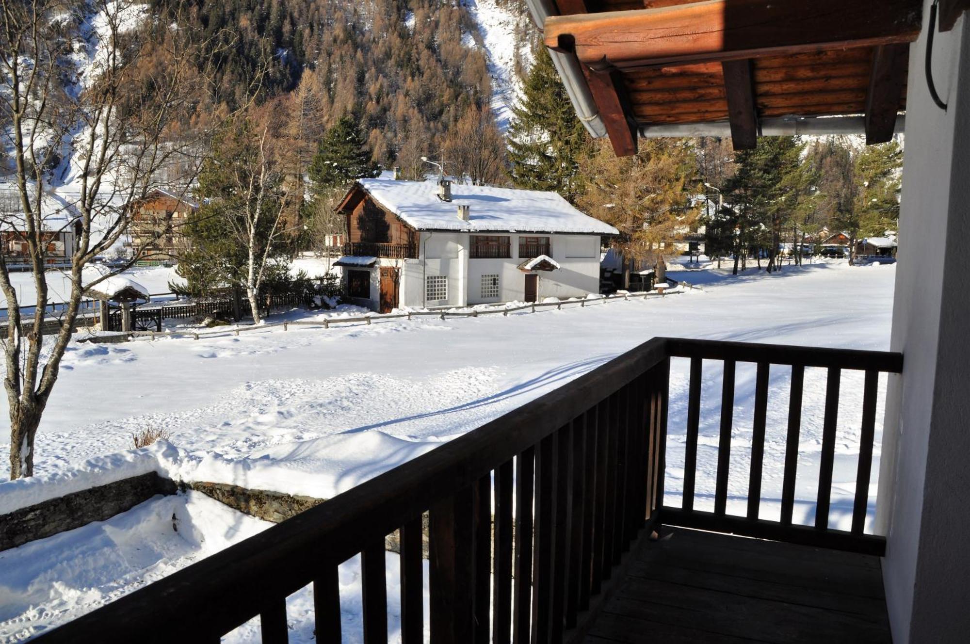 Flora Alpina Apartments-Residenza Verdebjo Gressoney-Saint-Jean Extérieur photo